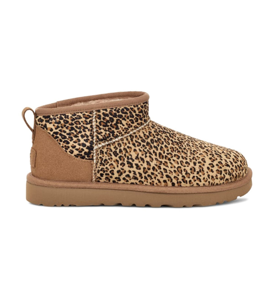 Botas de tornozelo UGG de couro com estampa de micro pintas marrom