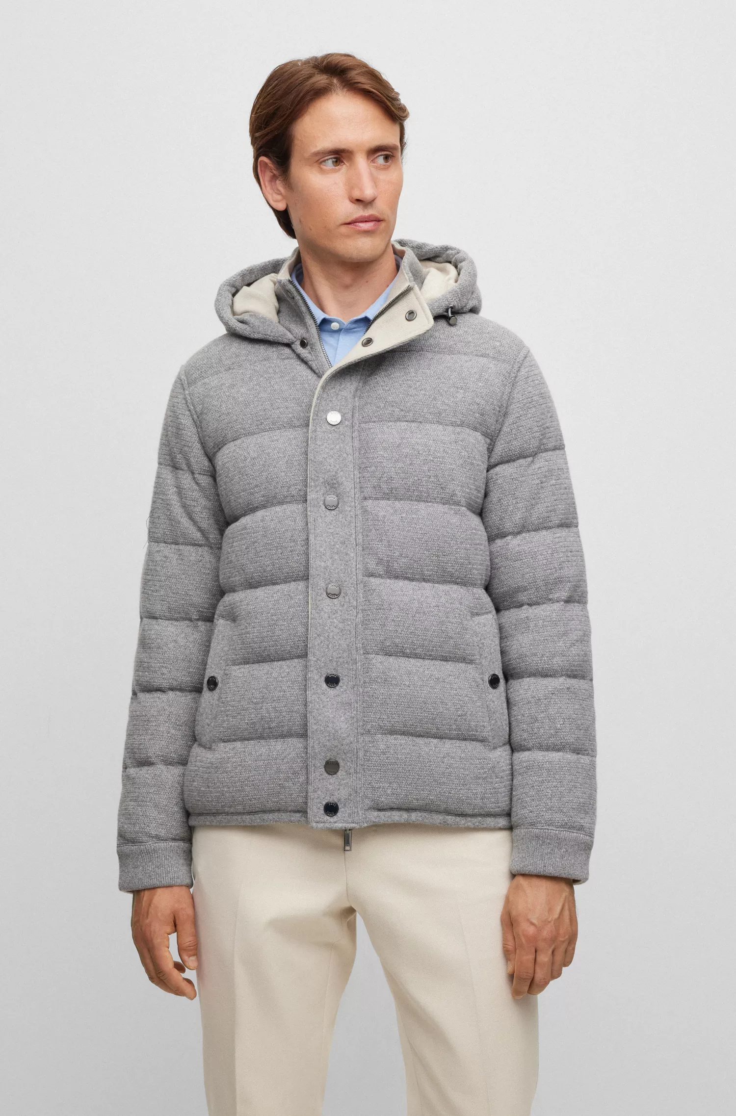 Jaqueta puffer BOSS com enchimento de plumas de camelo e cashmere.