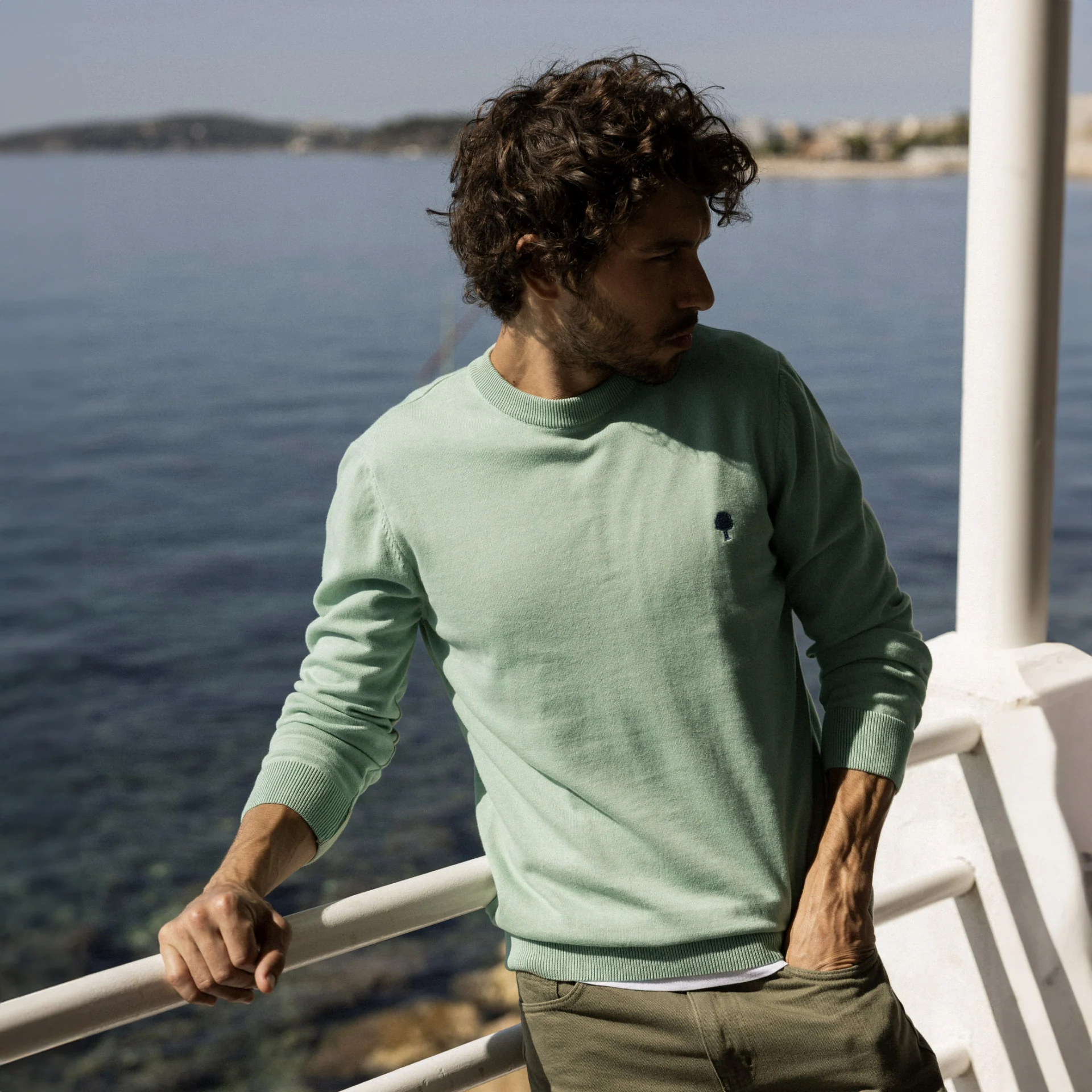 Pull vert clair broderie arbre coton et coton recyclé - modèle marly