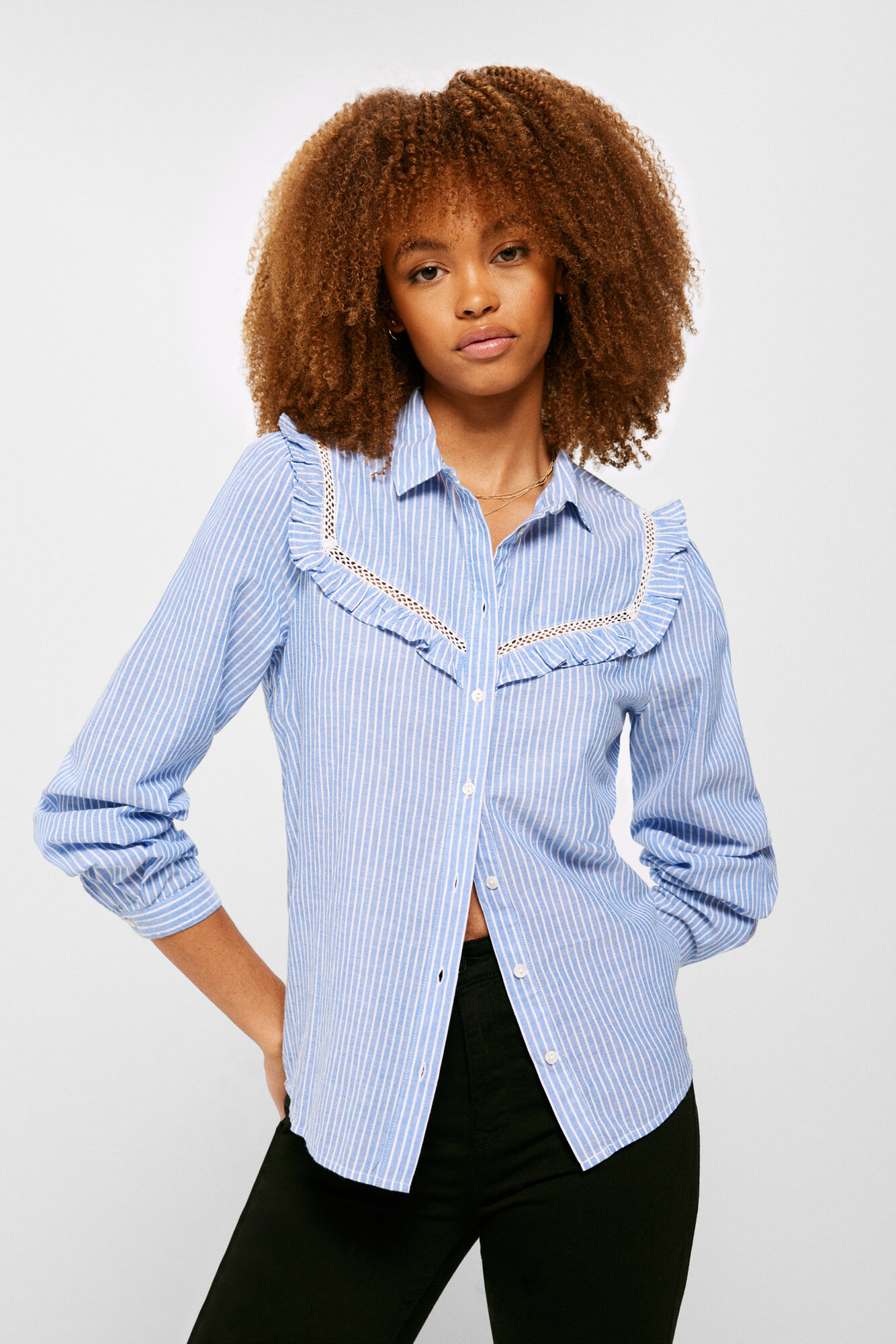Blusa com babados de renda