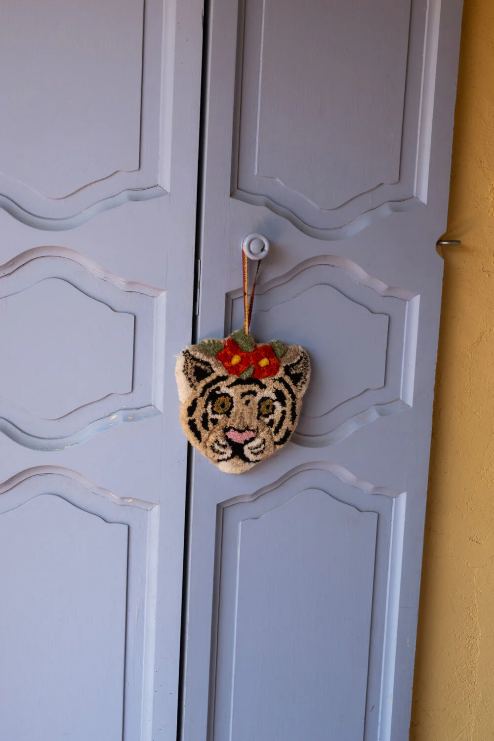 Doing Goods  Floral White Tiger ophæng - Sand