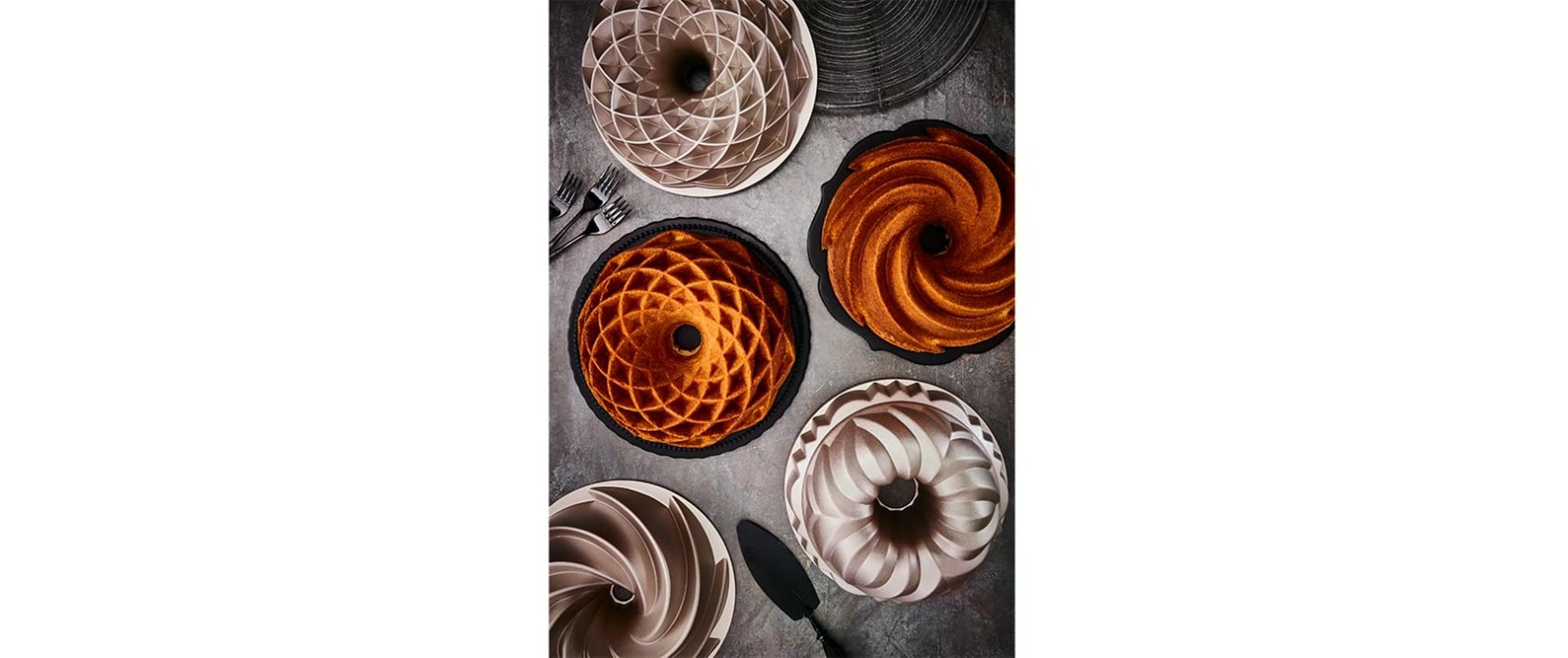 Gugelhupf-Backform Contoura Geo 24 cm, GoldEinzigartige Form zum Backen von Kuchen