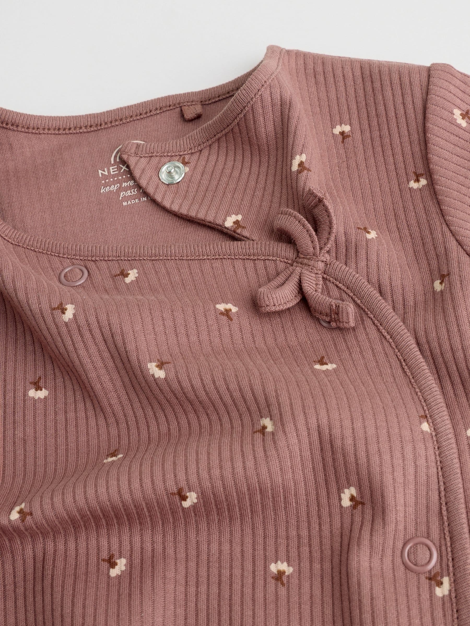 Bruin met fijne bloemenprint - Verpakking van 3 babypyjama's (0-2jr)