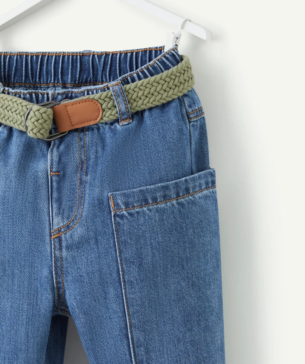 JEAN RELAX BÉBÉ GARÇON EN DENIM LOW IMPACT AVEC CEINTURE VERTE