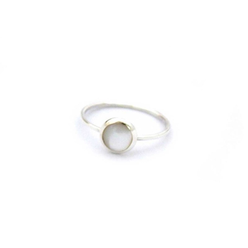Bague fine en argent et nacre