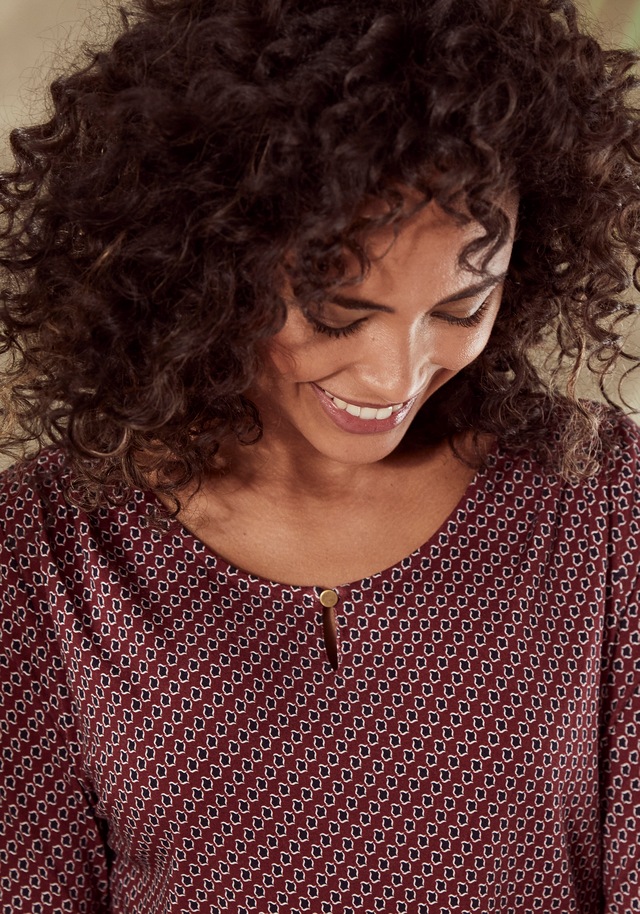 Vivance Rundhalsshirt »mit goldfarbenem Zierknopf am Ausschnitt« 2er-Pack,  aus weichem Viskose-Stretch