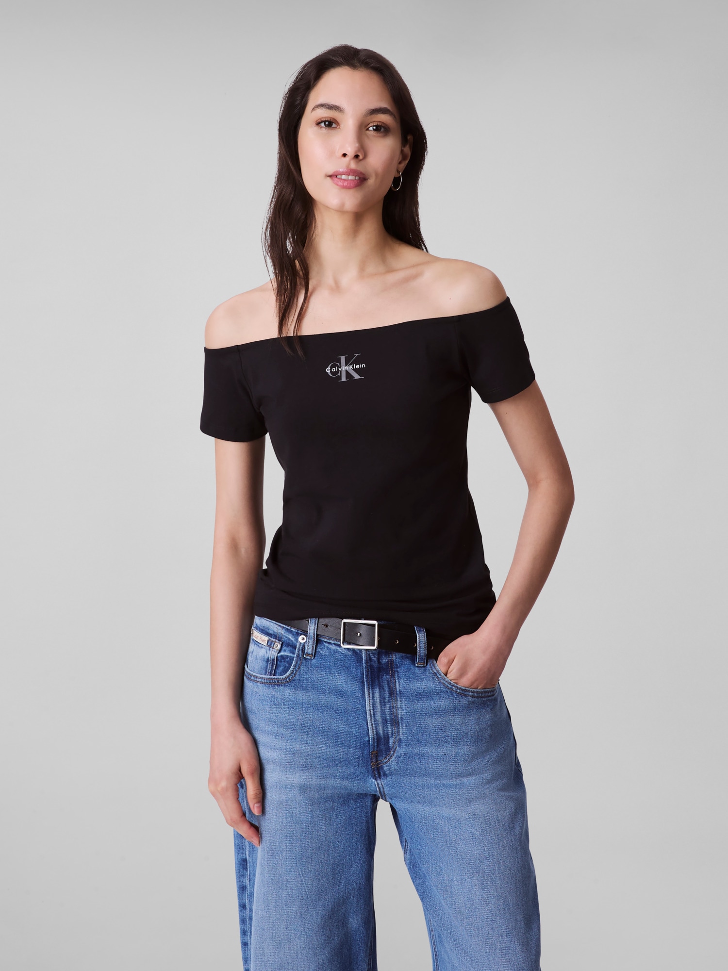 Calvin Klein Jeans Blusentop »MNGRM OFF SHLDR STRT«, Mit tiefem Rundhalsausschnitt