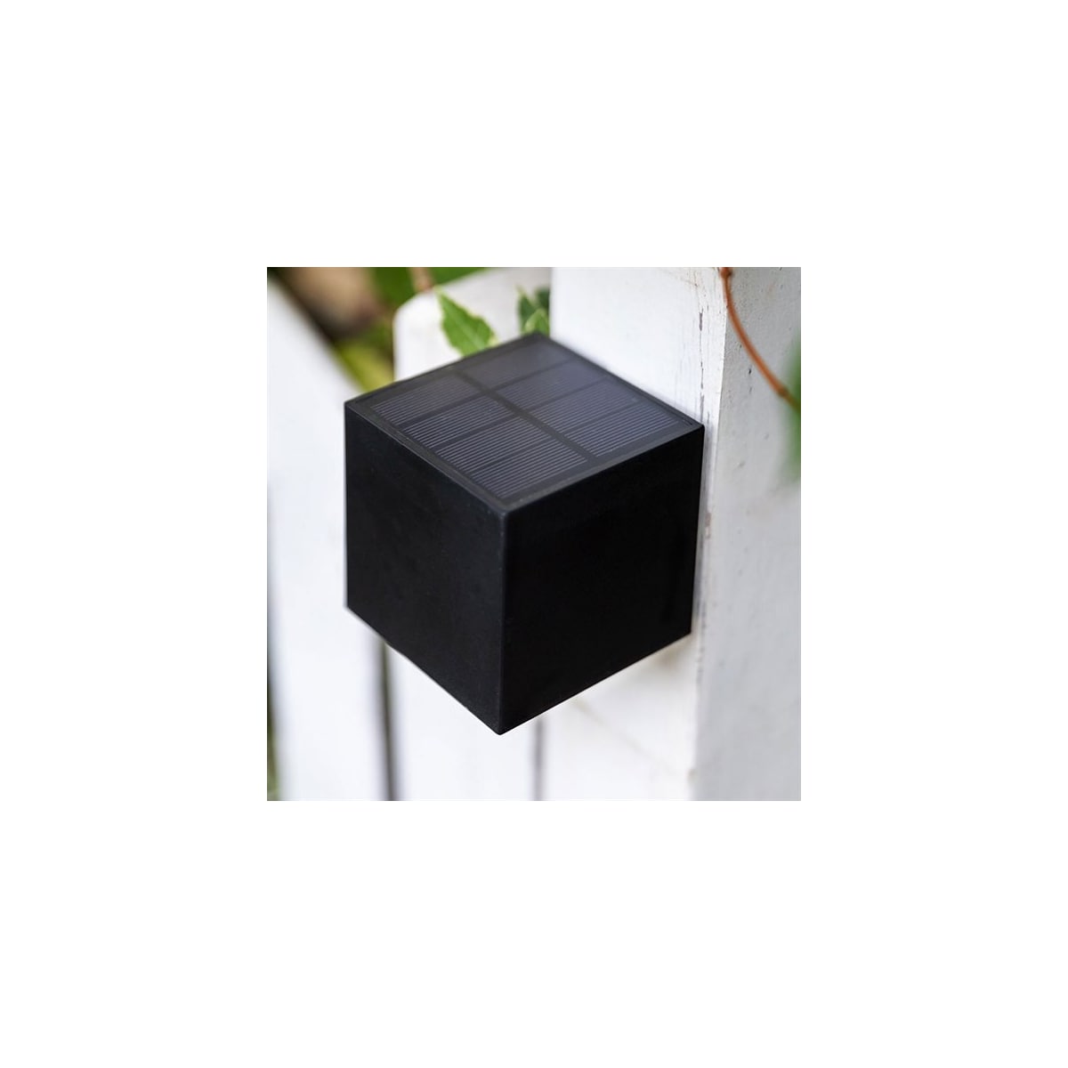 Vegglampe med solcelleladning 8x8x8cm