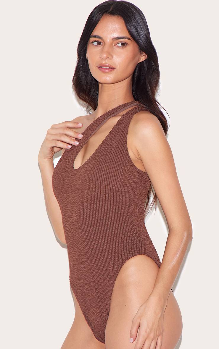 Marron Chocolat Maillot De Bain Une Épaule À Découpe Marron Chocolat Froissé