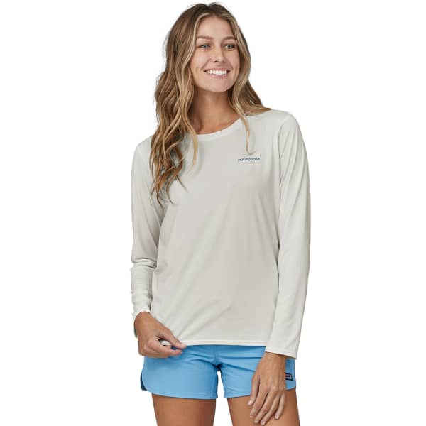 T-shirt randonnée PATAGONIA W'S L/S CAP COOL DAILY GRAPHIC SHIRT WATERS BOARDSHORT LOGO LIGHT PLUME GREY: WHITE