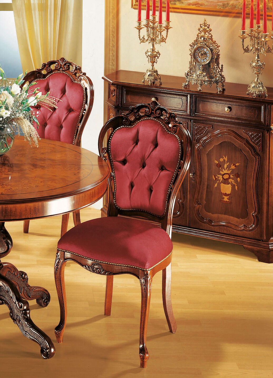 Elegante Esszimmer-Stühle oder Sessel