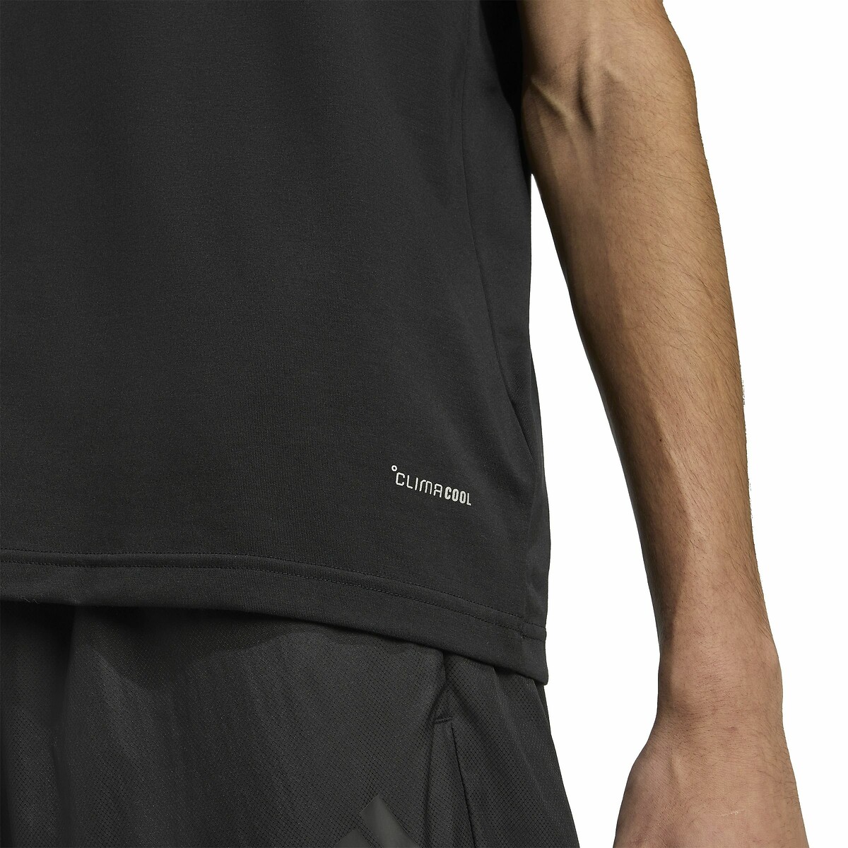 ADIDAS ROUPAS ESPORTIVAS<br>Camiseta de manga curta com estampa