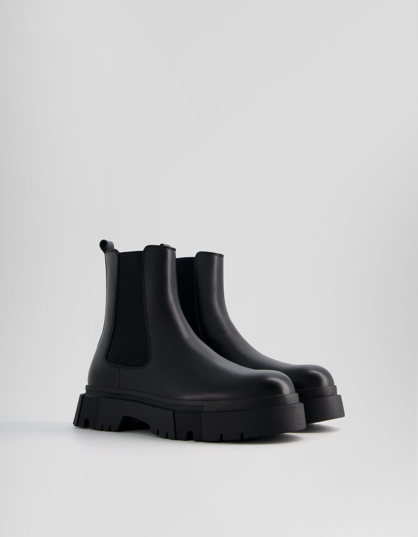 Botas Chelsea masculinas com sola tratorada