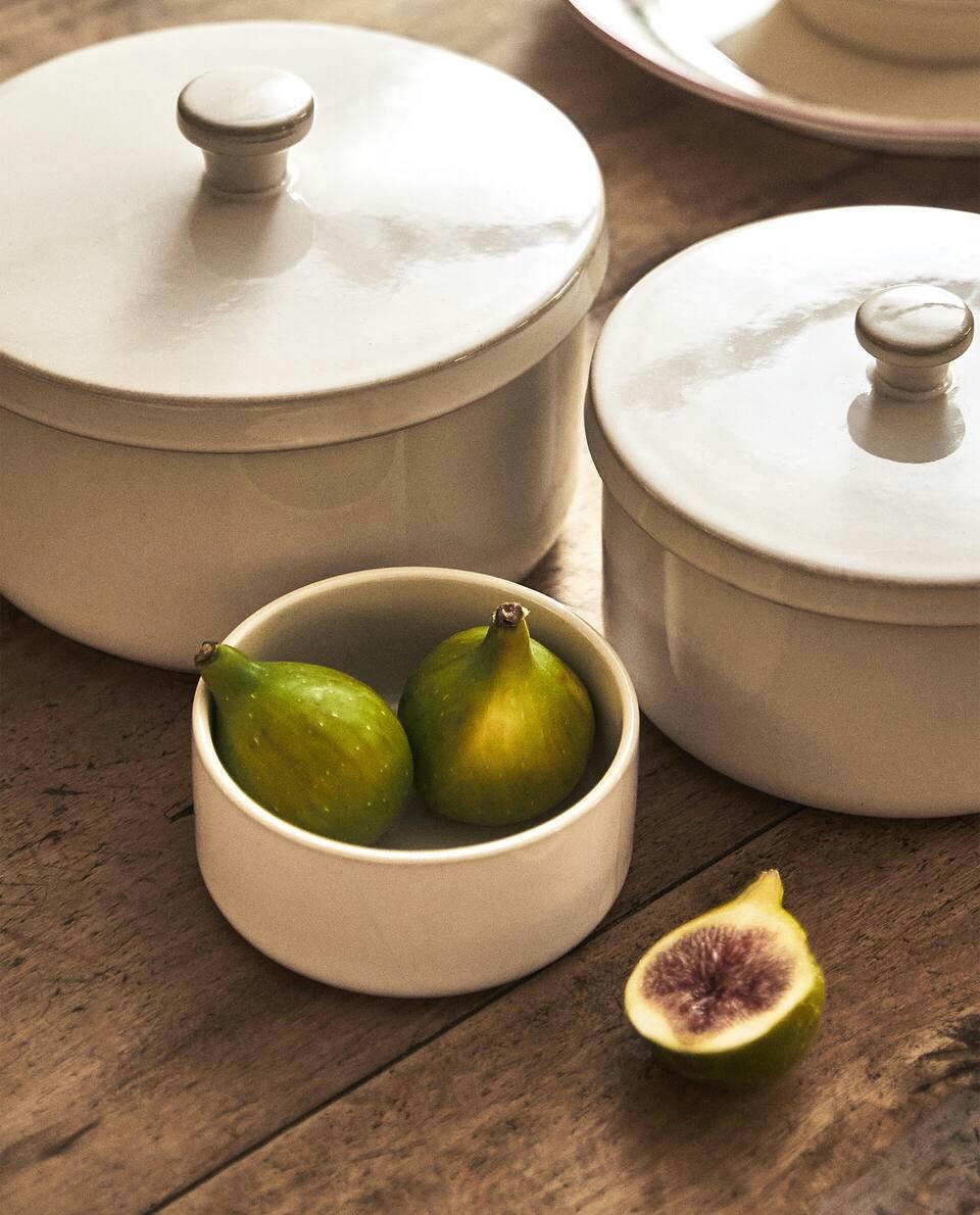 Pote de cerâmica com tampa