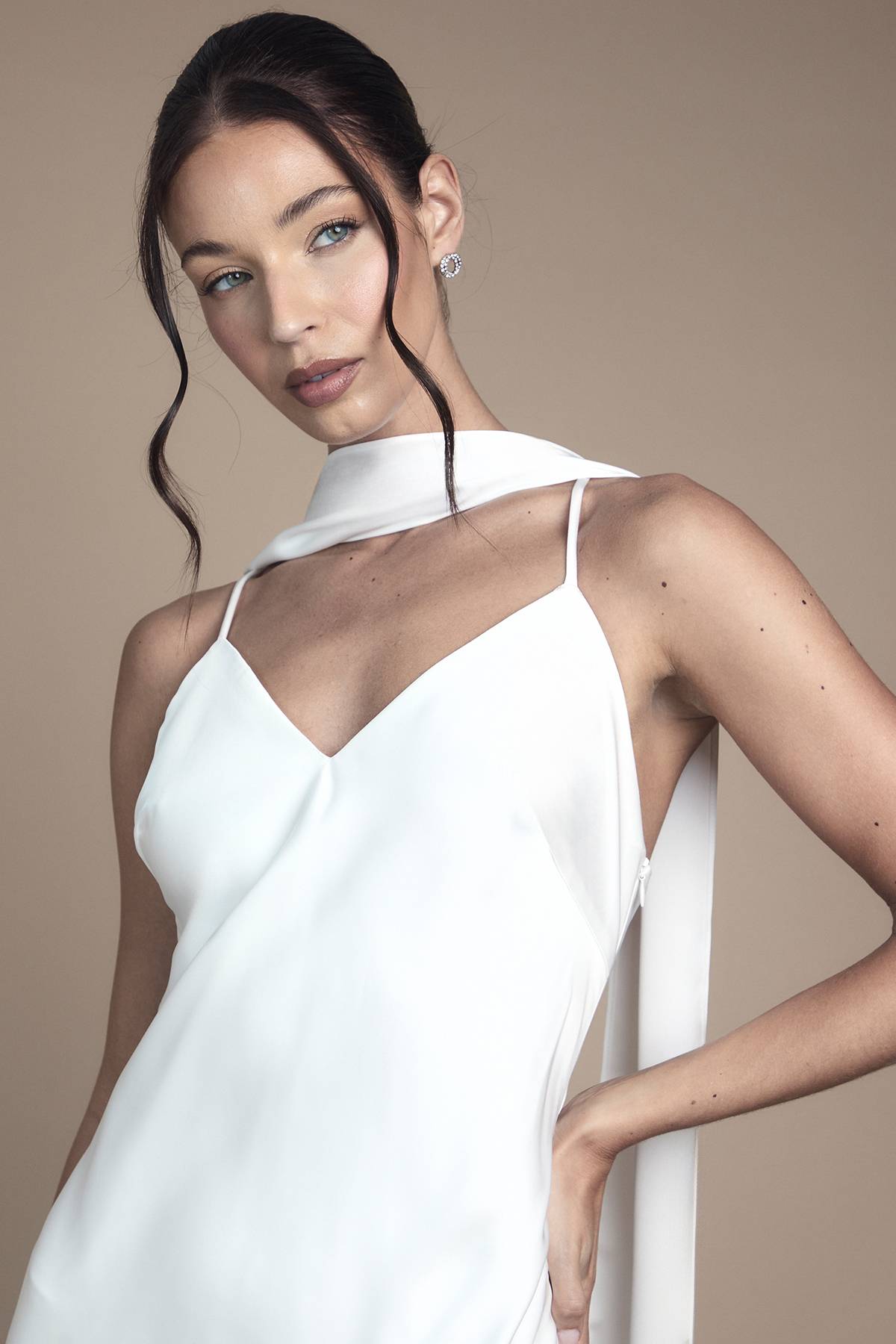 Oasis Robe de Mariée Longue à Col V avec Bretelles et Foulard