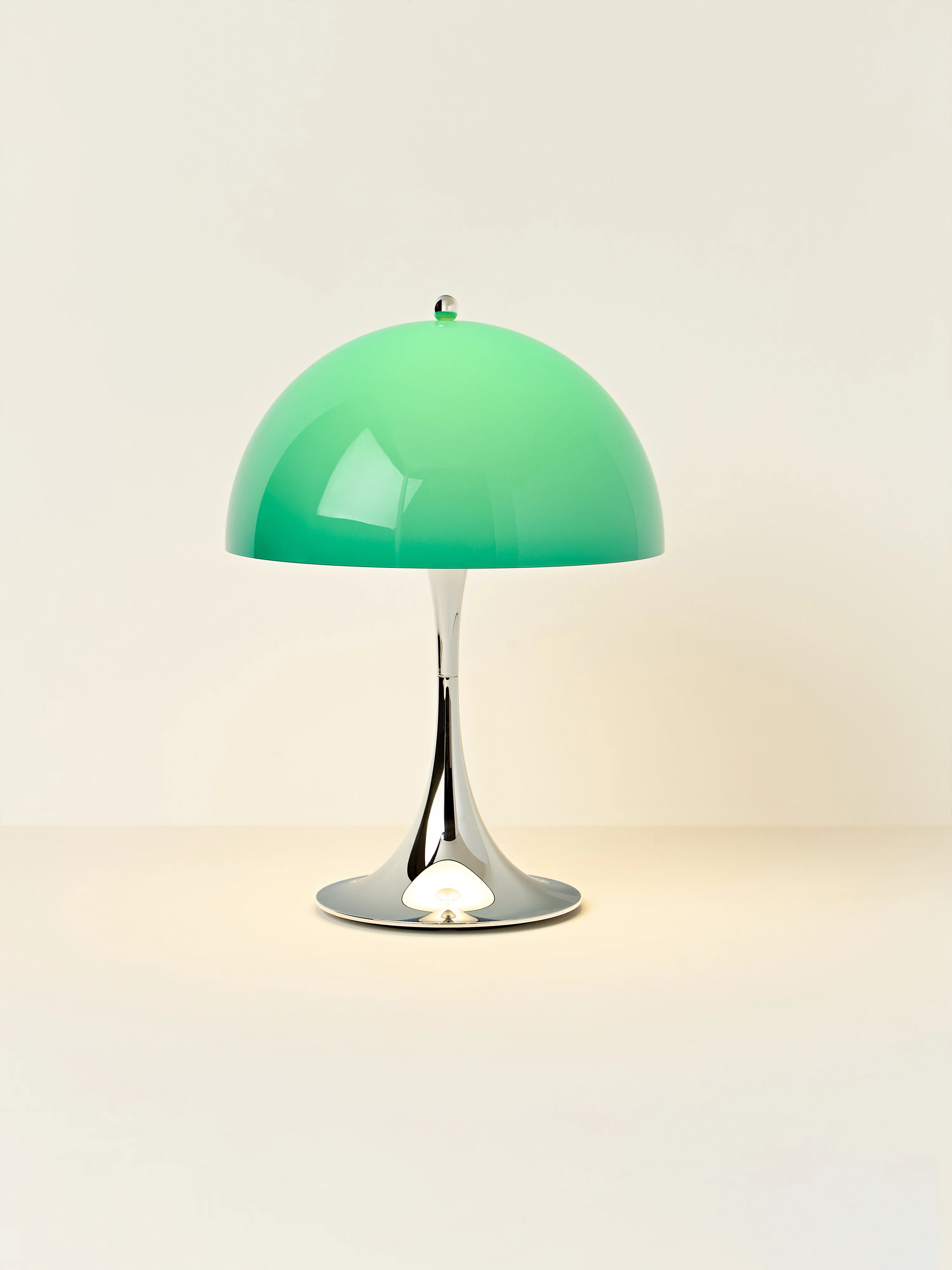 Draagbare dimbare LED tafellamp Panthella 250, design Verner Panton