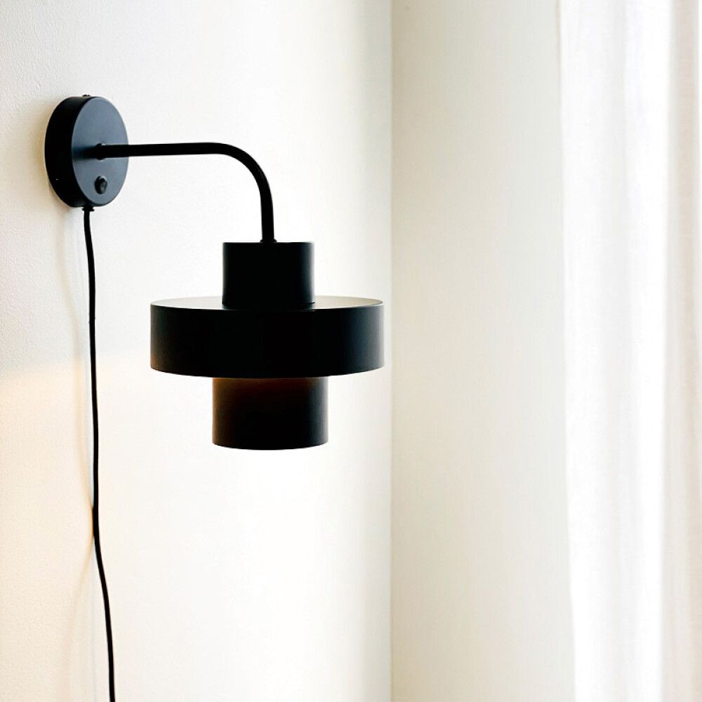 VEGGLAMPE DYBERG LARSEN STOKE SVART