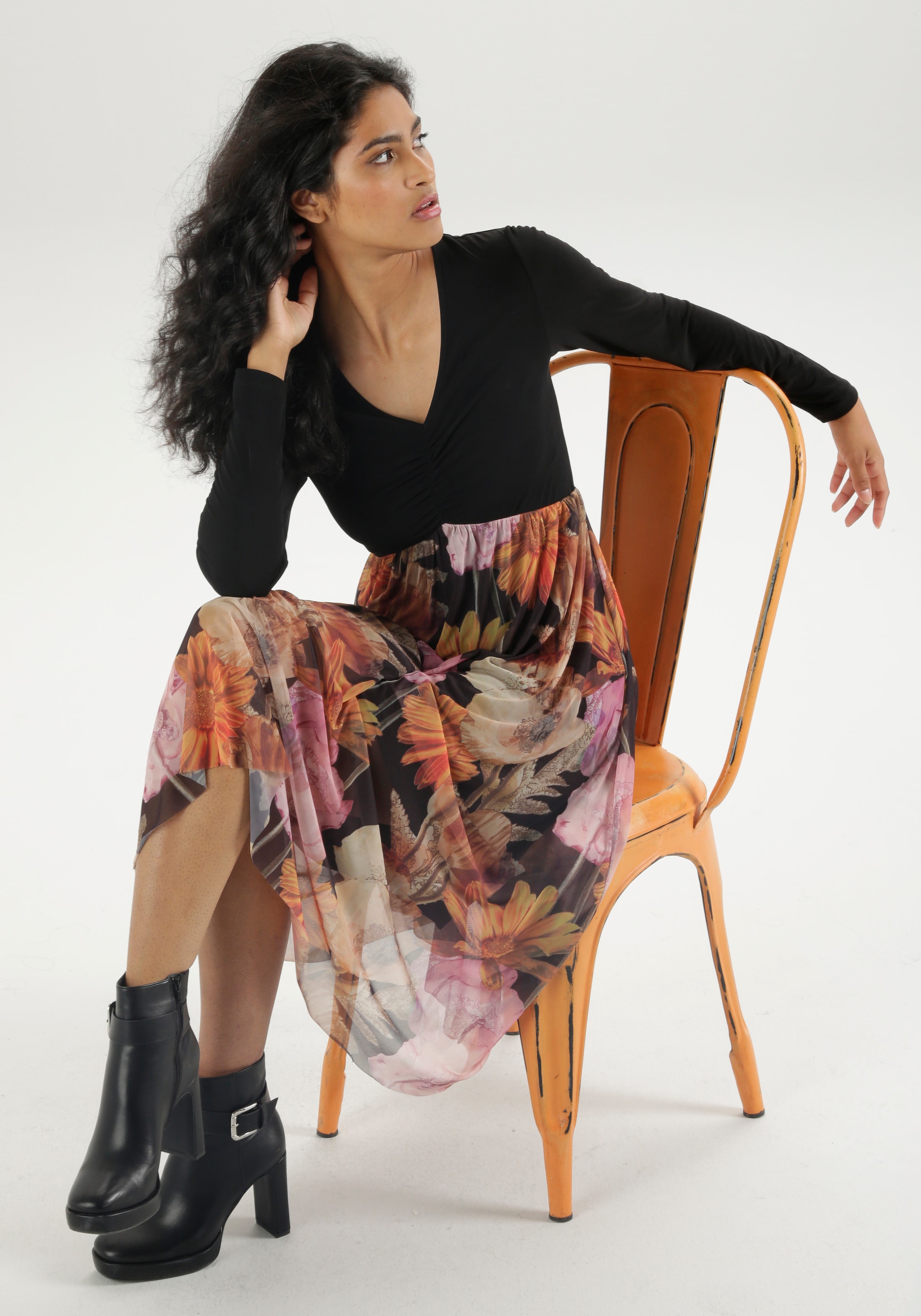 Aniston SELECTED Midikleid mit Raffung am V-Ausschnitt