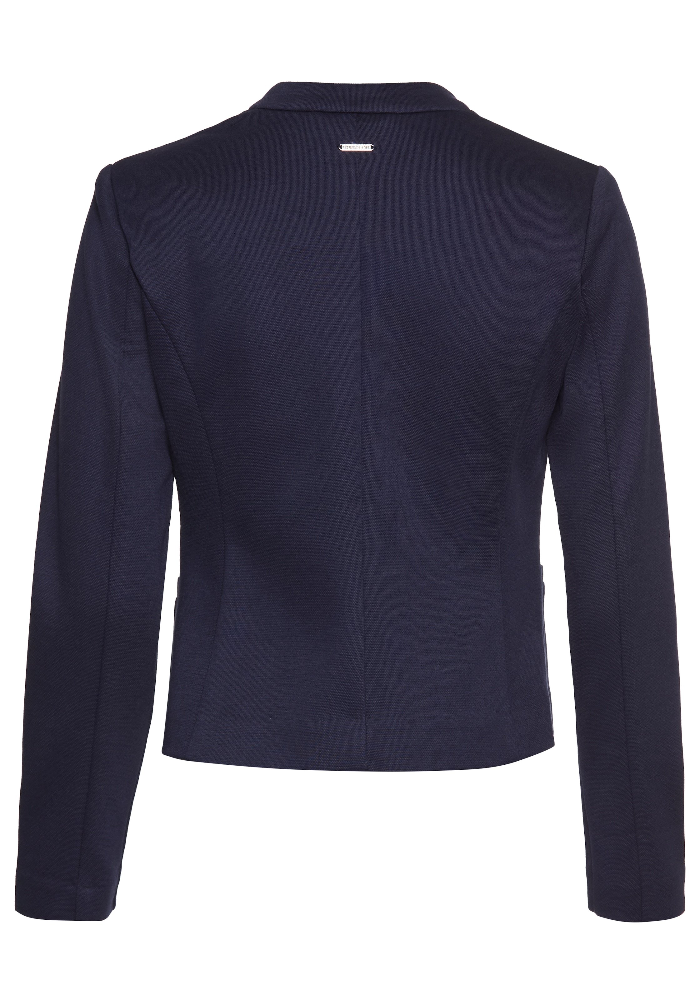 Laura Scott Kurzblazer , im sportiven Look