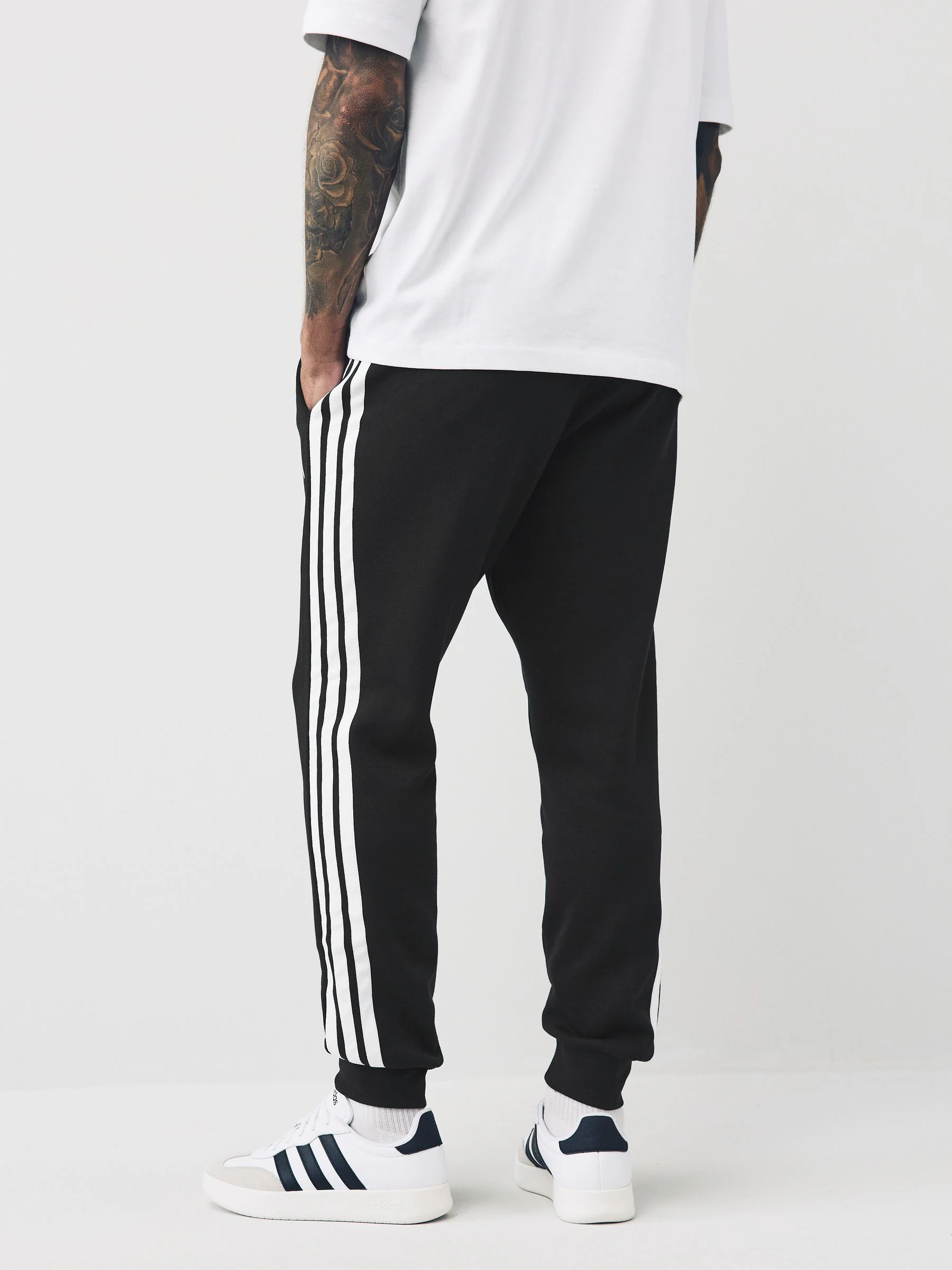Zwart - adidas Essentials fleece joggingbroek met 3 strepen