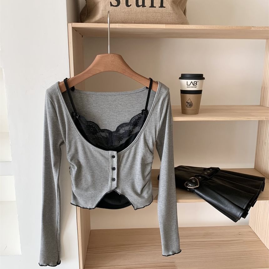 Dute - Mock Two-Piece Crop Top met lange mouwen, vierkante hals en knoopjes