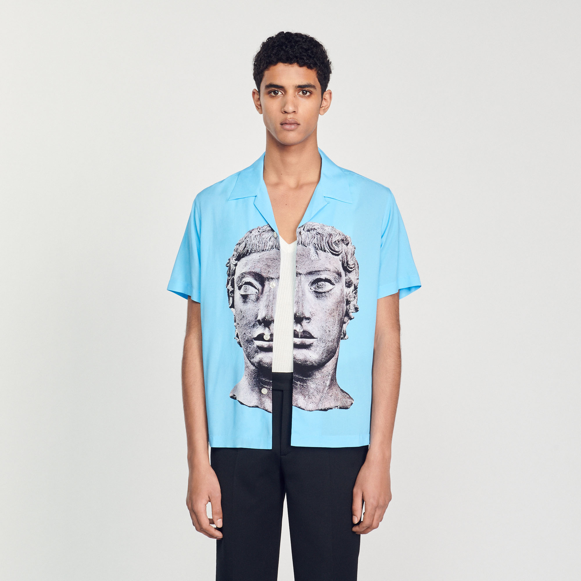 Chemise statue