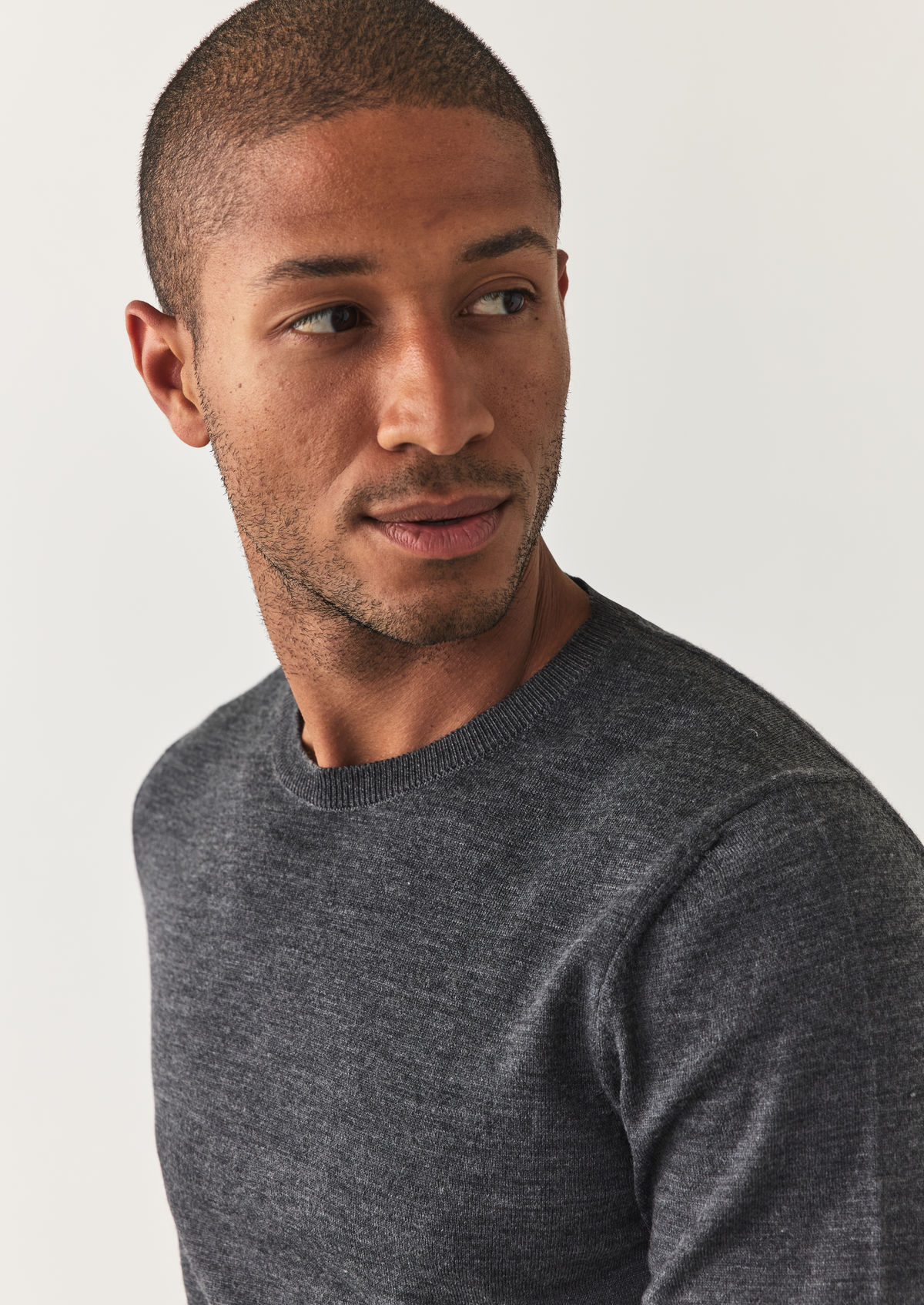 Pull col rond en laine Mérinos unie grise