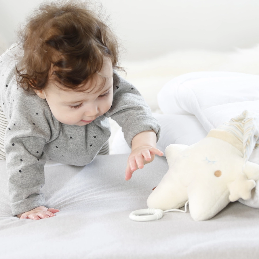fehn® Spieluhr Stern mit Mütze - Baby Love