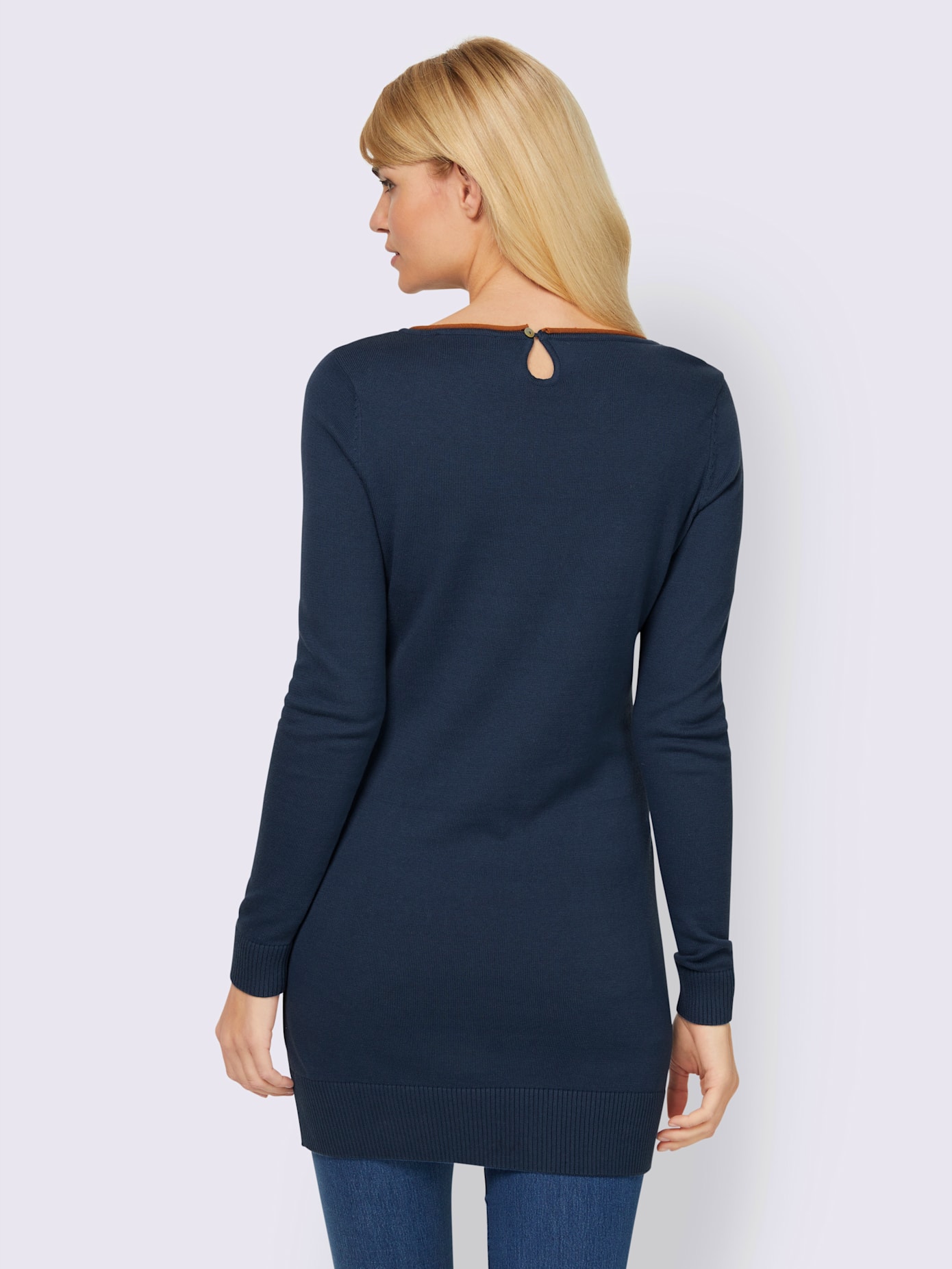 Pull long look tendance avec découpes au dos