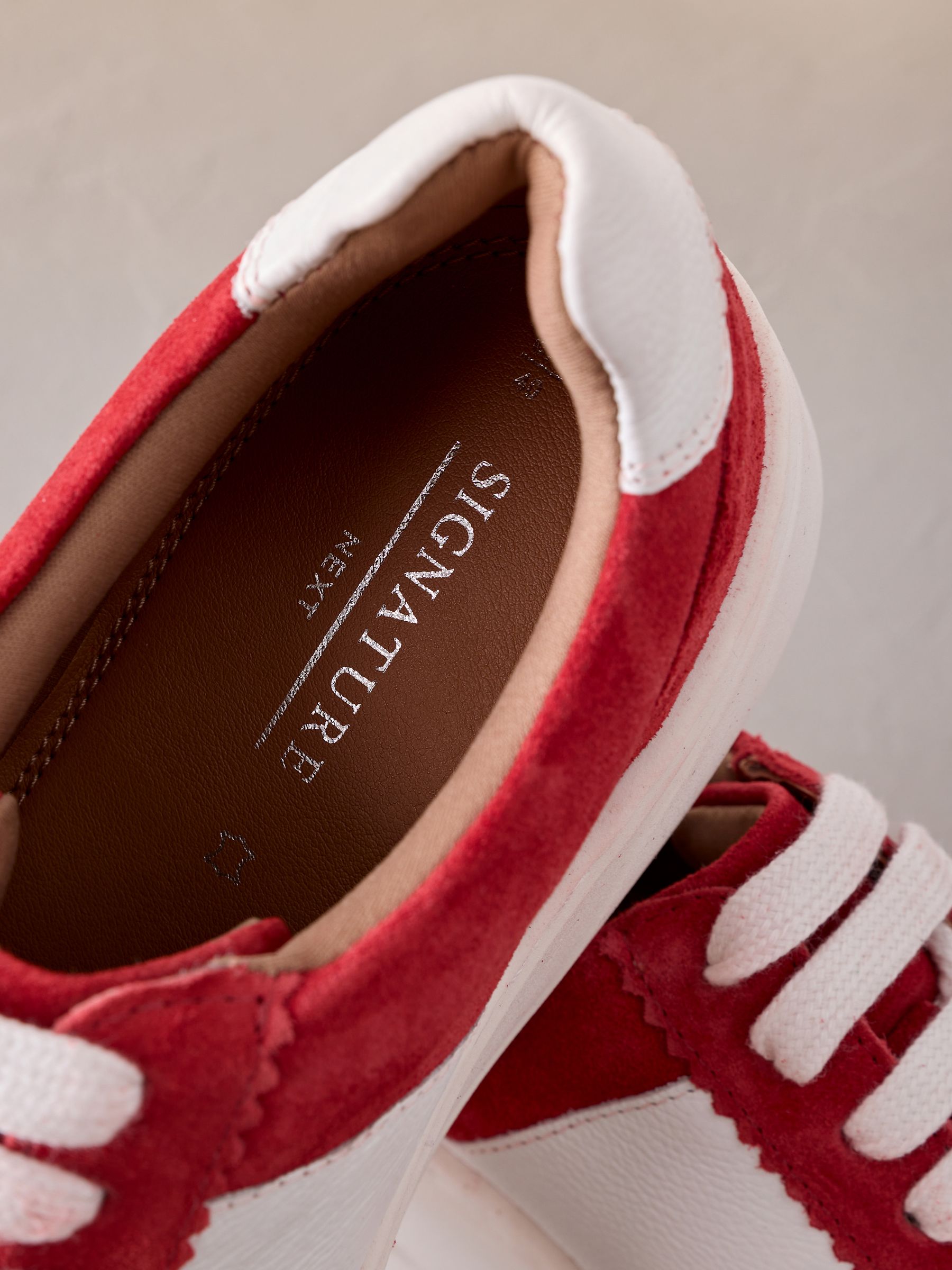 Rood - Signature premium leren sneakers met veters en grove sleehak