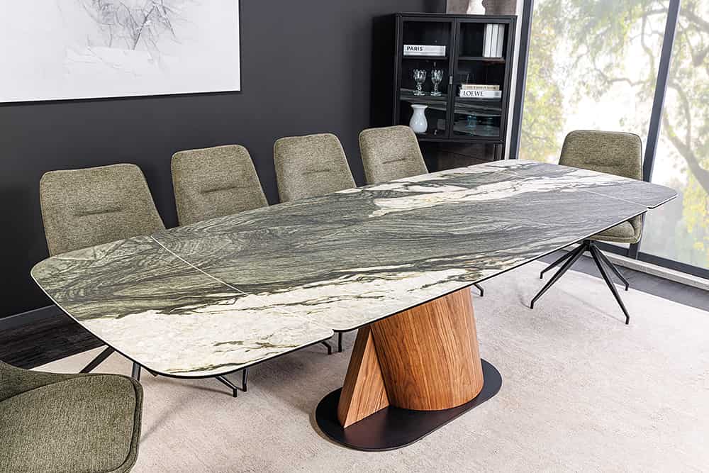 Ausziehbarer Esstisch ELEMENTS 180-260cm taupe grau spanische Keramik Walnuss Gestell