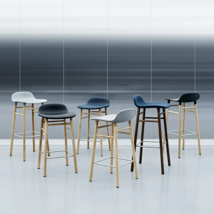 Normann Copenhagen - Form Barhocker 75 cm, Gestell Walnuss / schwarz