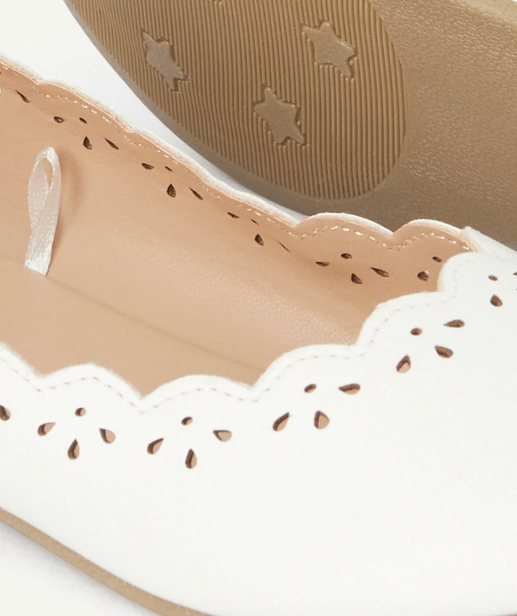 BALLERINES BLANCHES FILLE AVEC DÉTAILS AJOURÉS