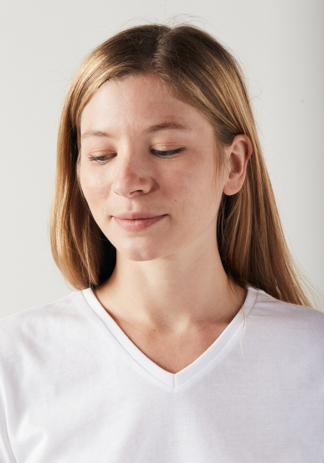 WE ARE ZRCL Damen V-Neck T-Shirt Basic White