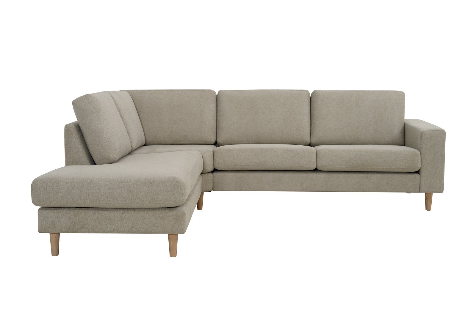 Hedda hjørnesofa 2,5 seter med åpen ende venstre. Tekstil Brooklyn 9 Cappuccino med hvitoljede eikeben (1) og 18 cm arm (F).
