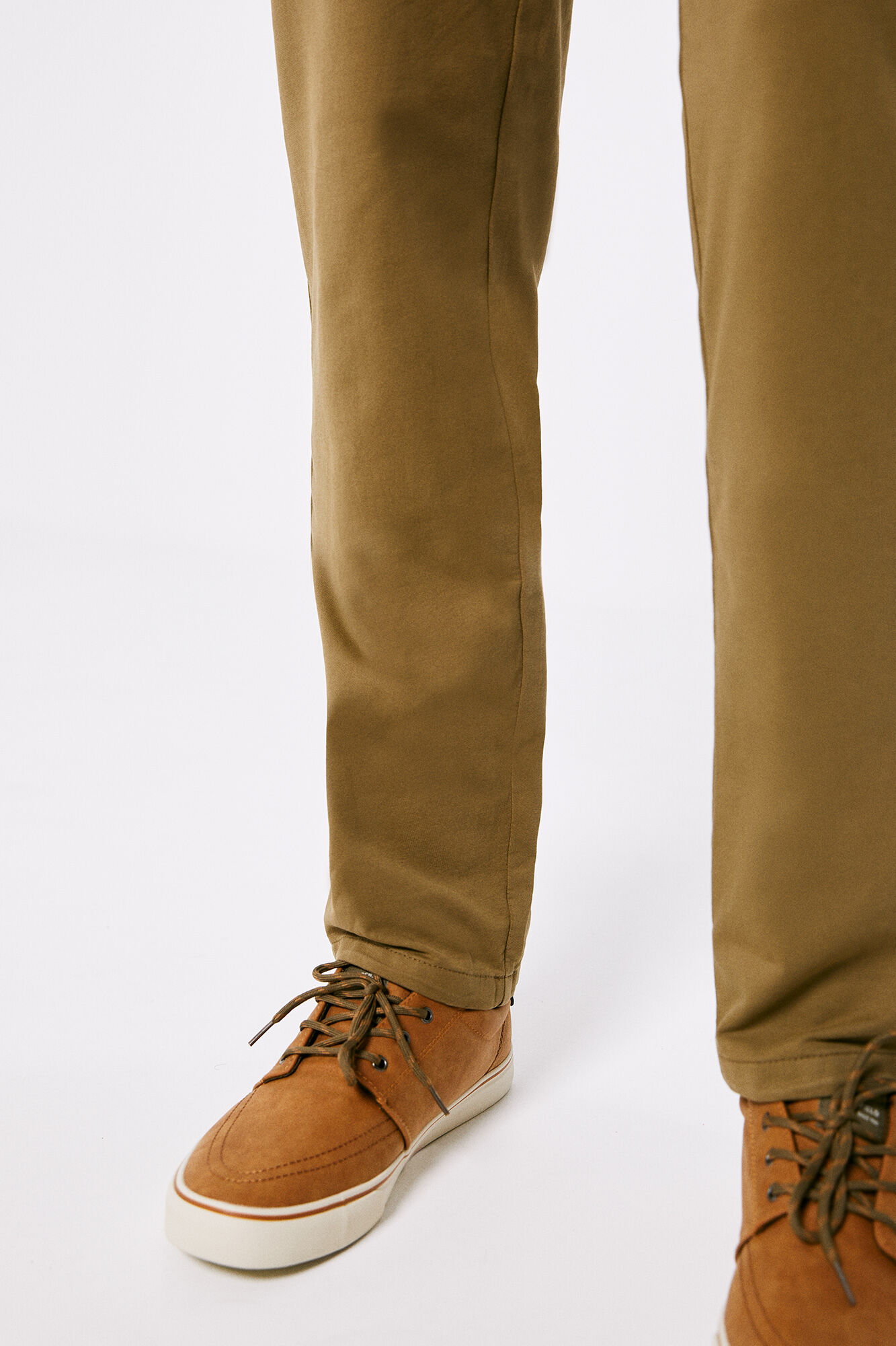Calça chino de malha confortável - cáqui claro