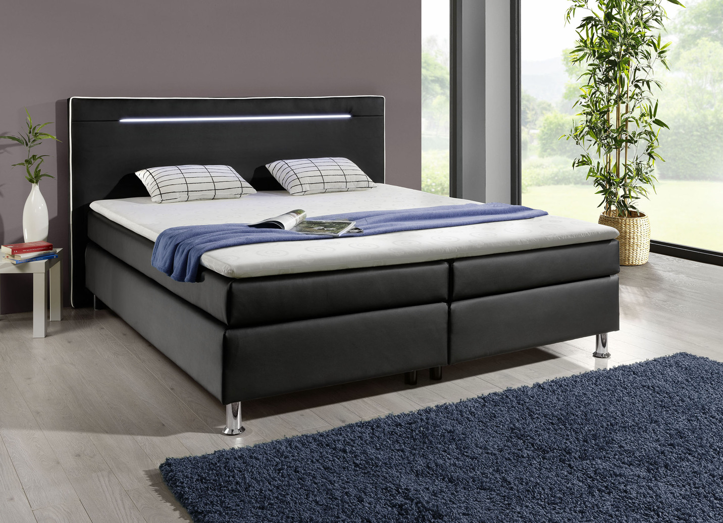 Boxspringbett mit LED-Beleuchtung