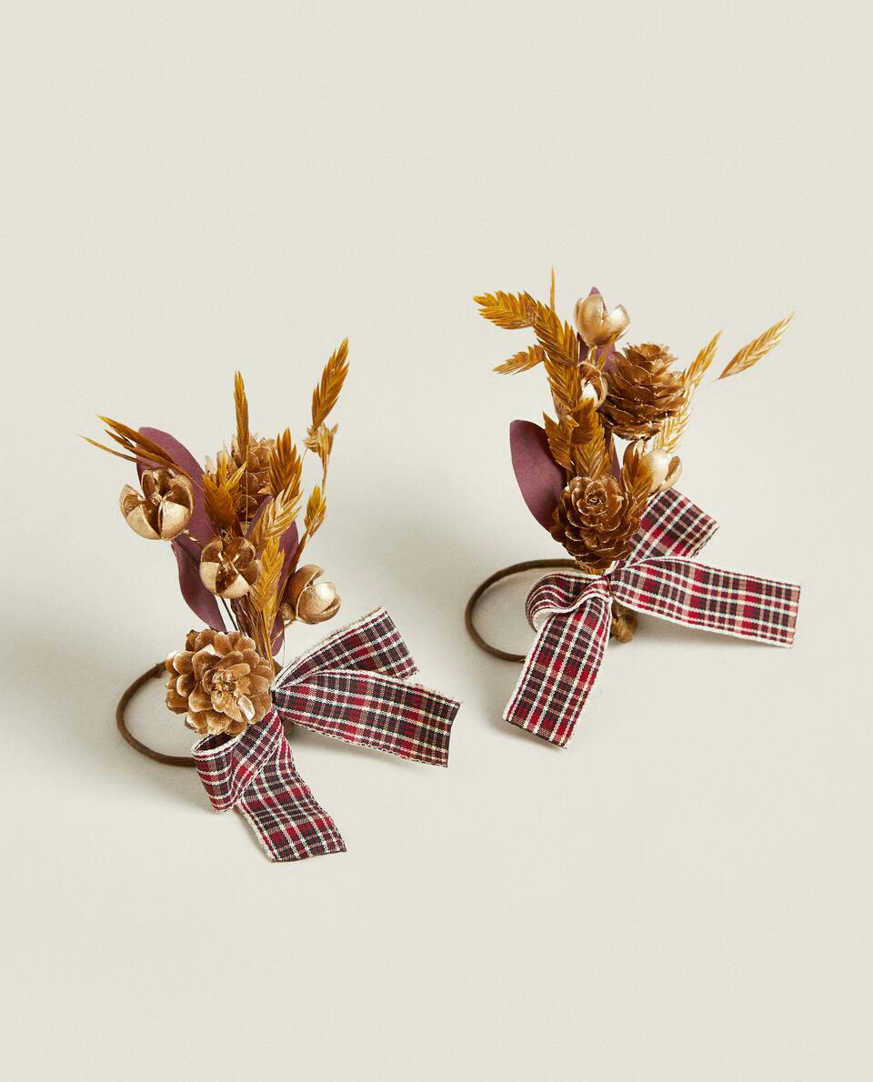 PACOTE DE ANÉIS DE GUARDANAPO COM FLORES DE NATAL SECAS (PACOTE COM 2)