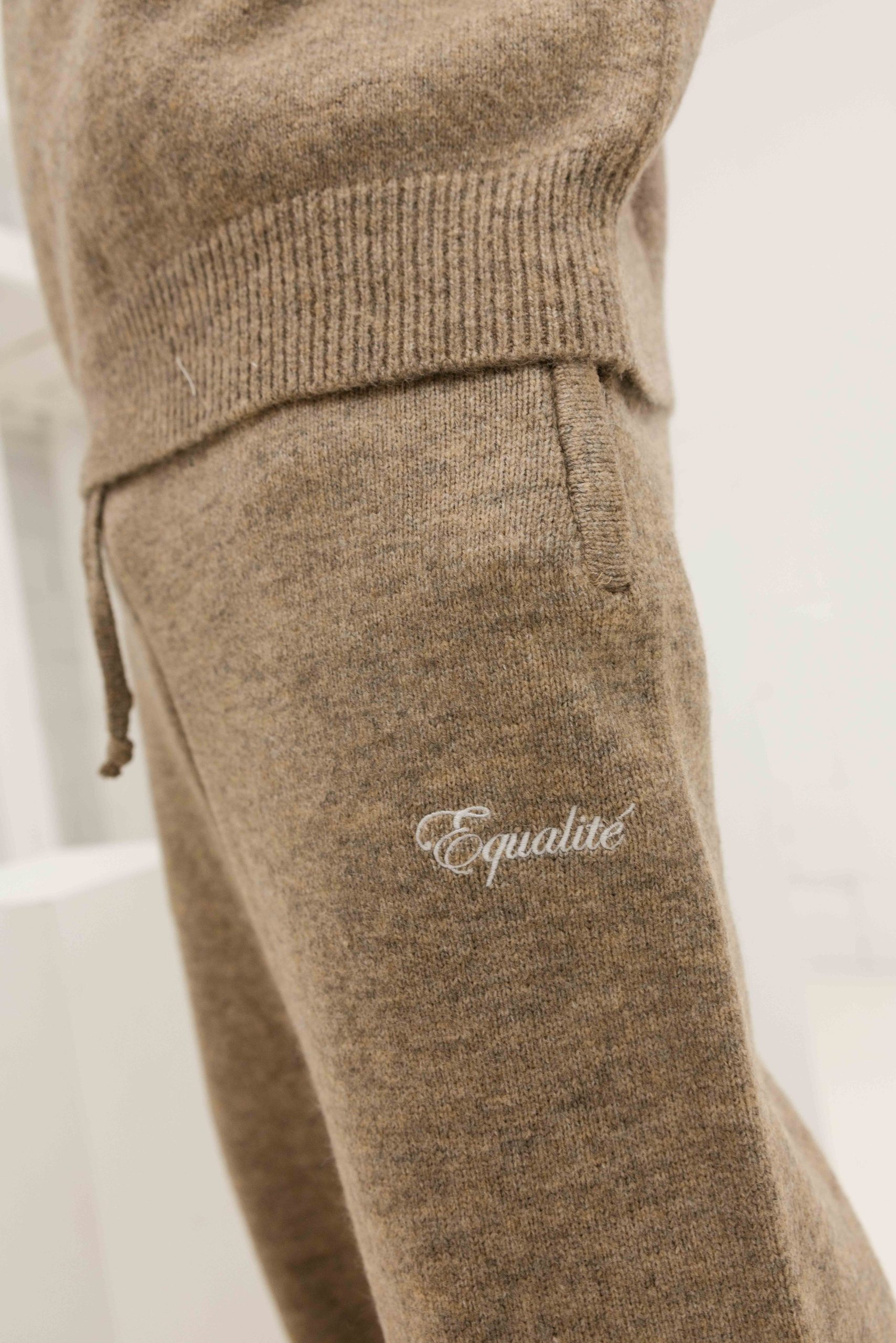 Equalité Fluffy Knit Trainingspak Heren Beige