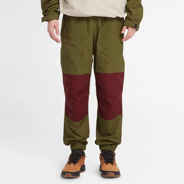 Calça de corrida impermeável masculina na cor verde.