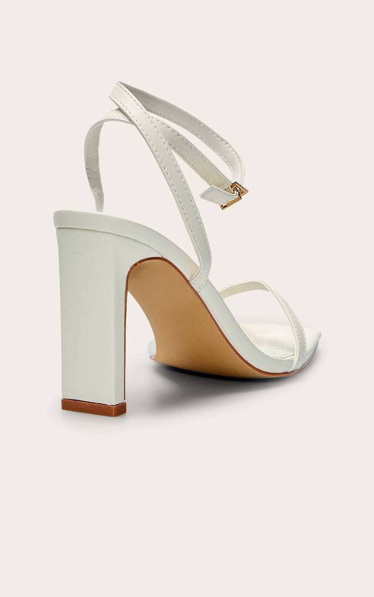 Crème Sandale Minimaliste À Bout Carré Et Talon Bloc Fin