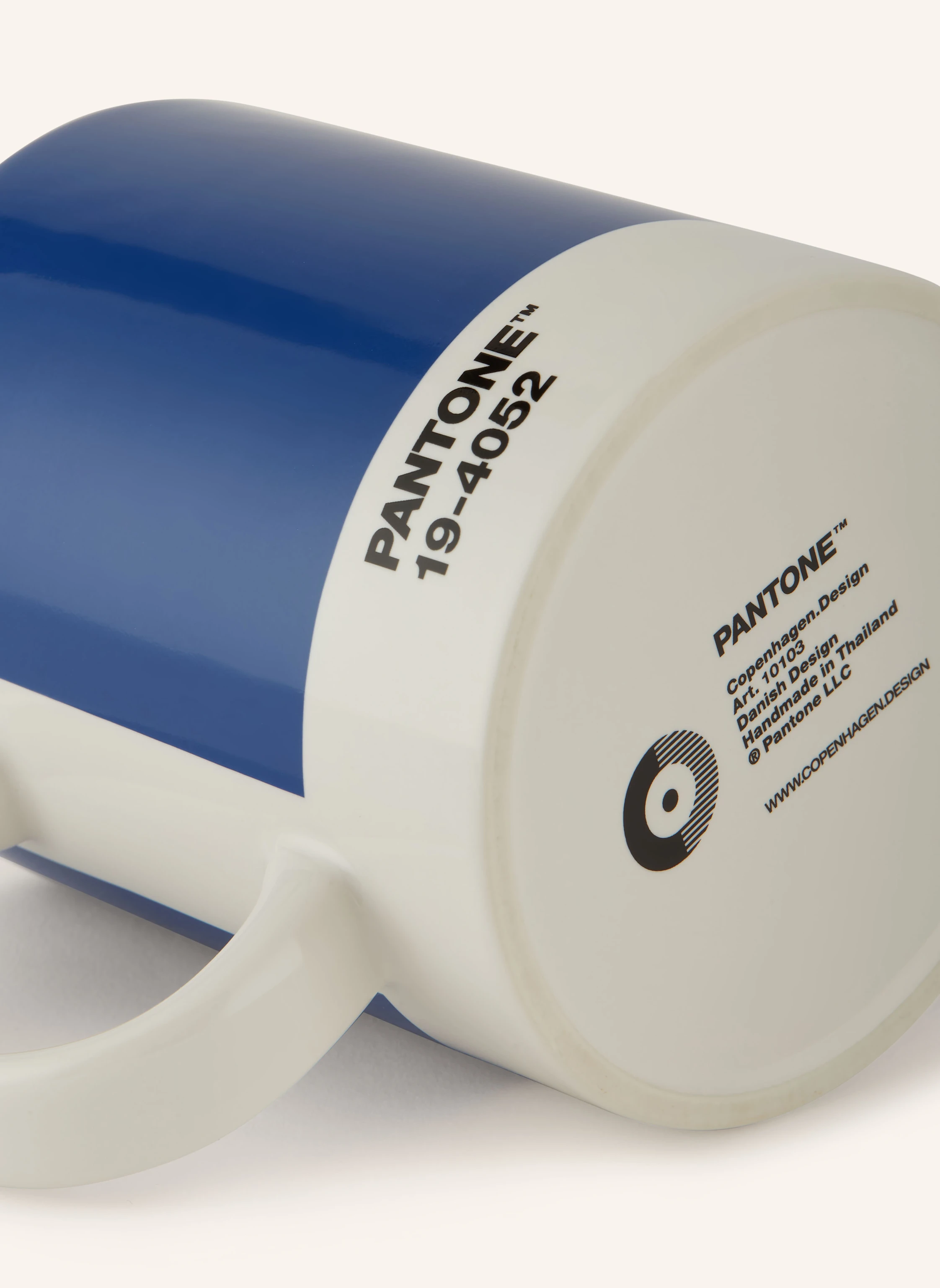 PANTONE Henkelbecher COY 2025