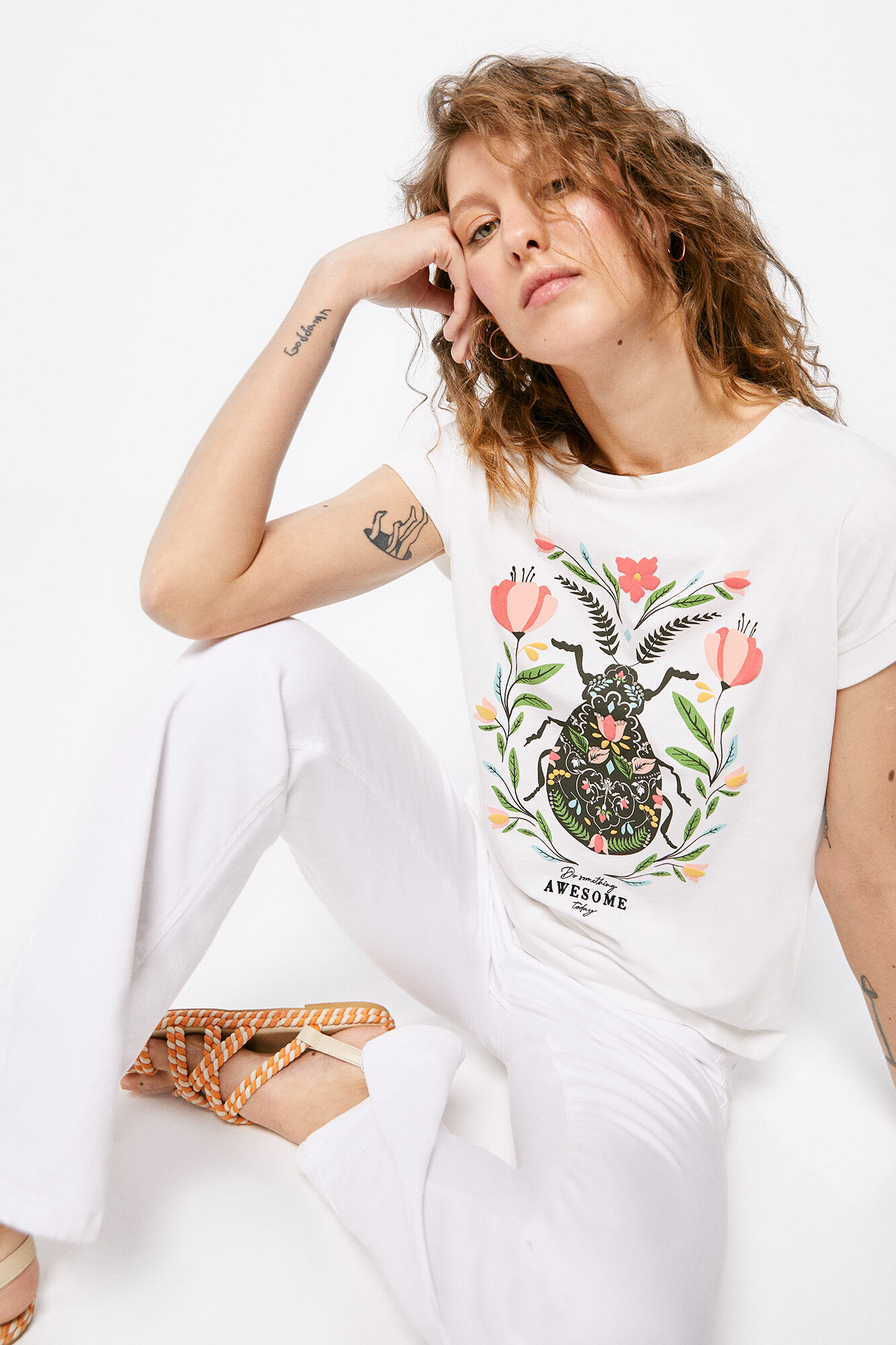 Camiseta com estampa de insetos