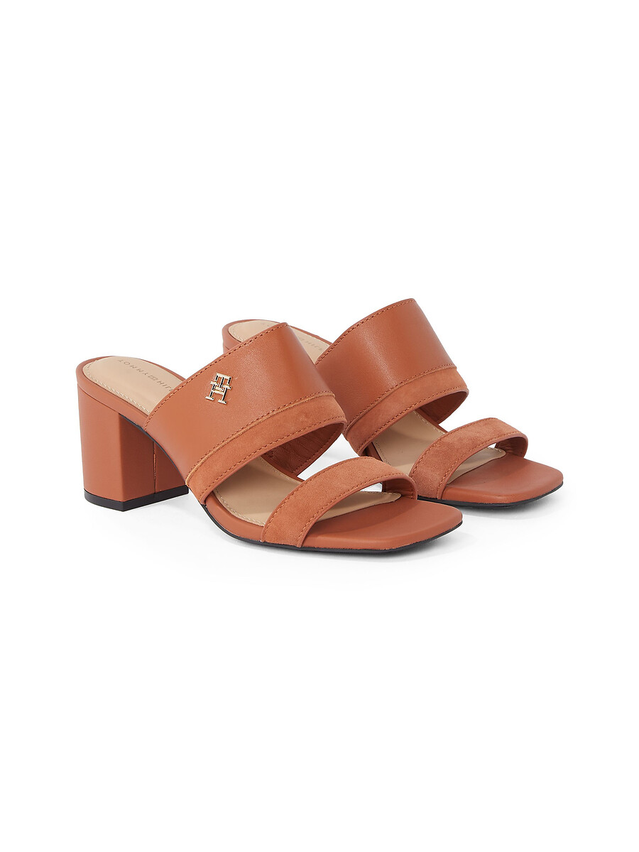 TOMMY HILFIGER<br>Mules de salto alto, em couro