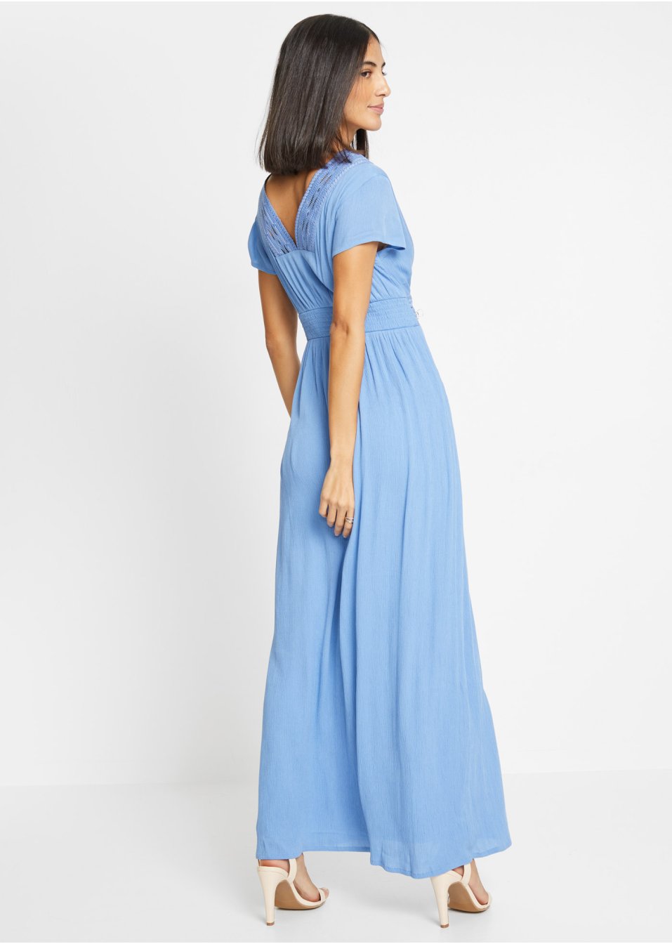 Robe longue estivale à dentelle