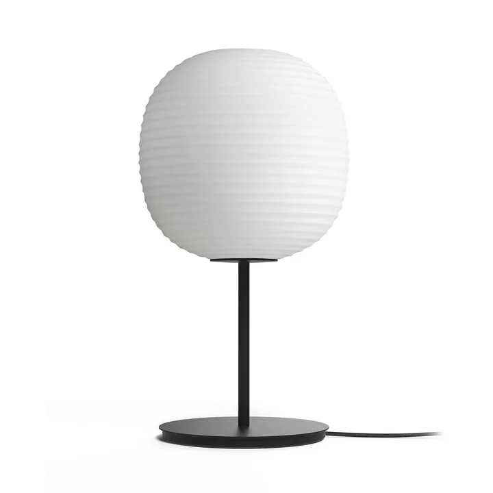 New Works - Lantern Tischleuchte M, H 55 cm, Ø 30 cm, weiss / matt
