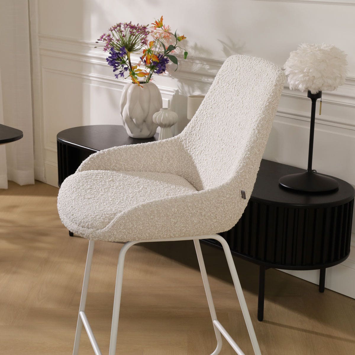 Nolon Nino-Isa Barkruk Bouclé Beige - Stof - Wit Onderstel - 75 cm