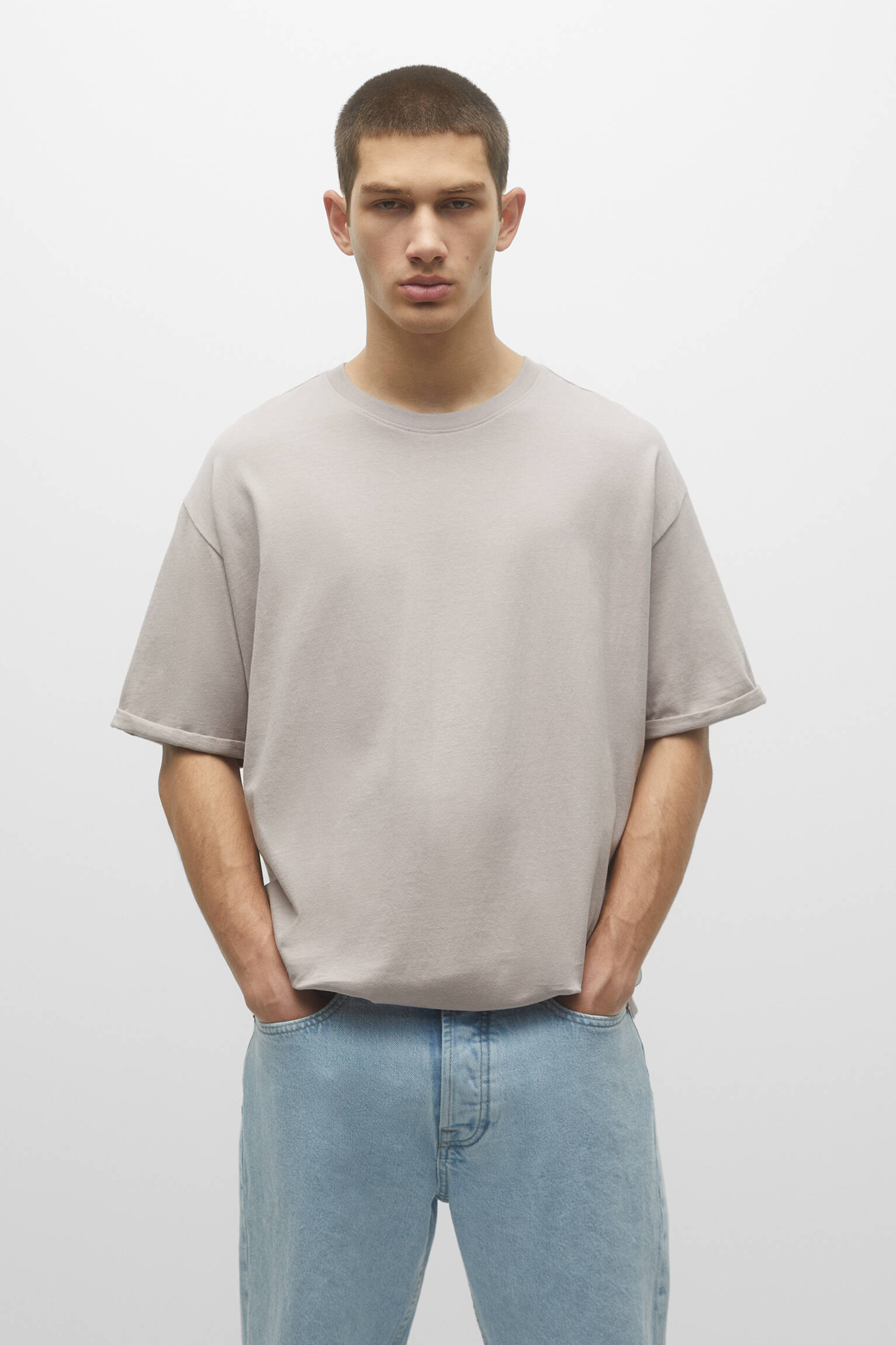 CAMISETA BÁSICA DE CORTE COMPRIDO - CINZA