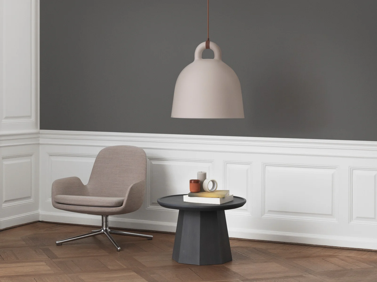 Normann Copenhagen  Pine Large bord - mørkegrå