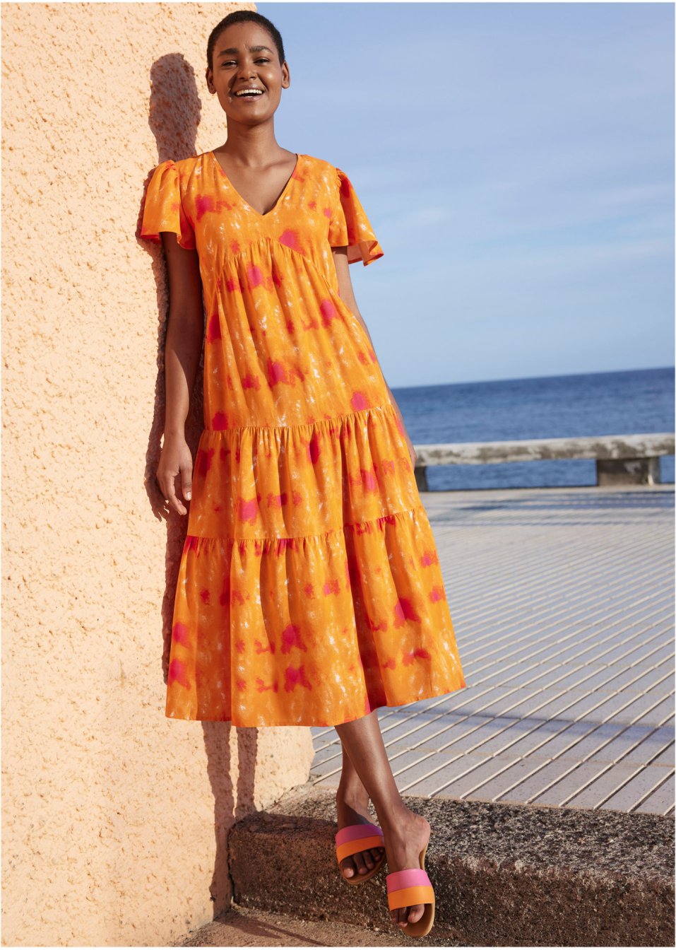 Robe midi avec manches papillon, volants et poches
